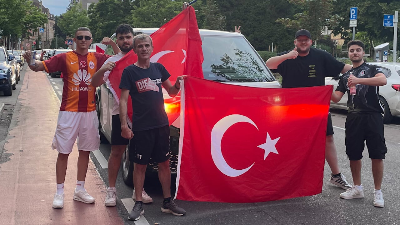 Stammplatz-Podcast: Türken feiern verrückte Auto-Party